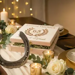 Festlich gedeckter Tisch mit Hufeisen und Holzkiste zur eisernen Hochzeit. 65 Jahre Ehe von Horst & Elfriede gefeiert.