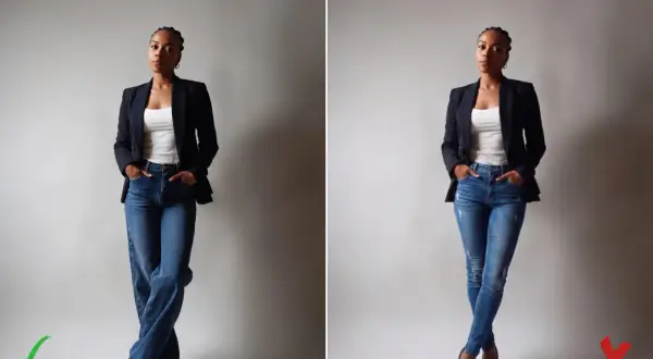 Frau mit geflochtenen Haaren in einem schwarzen Blazer und Jeans. Links mit weiten Hosen, rechts mit Skinny Jeans und konischer Schnitt.