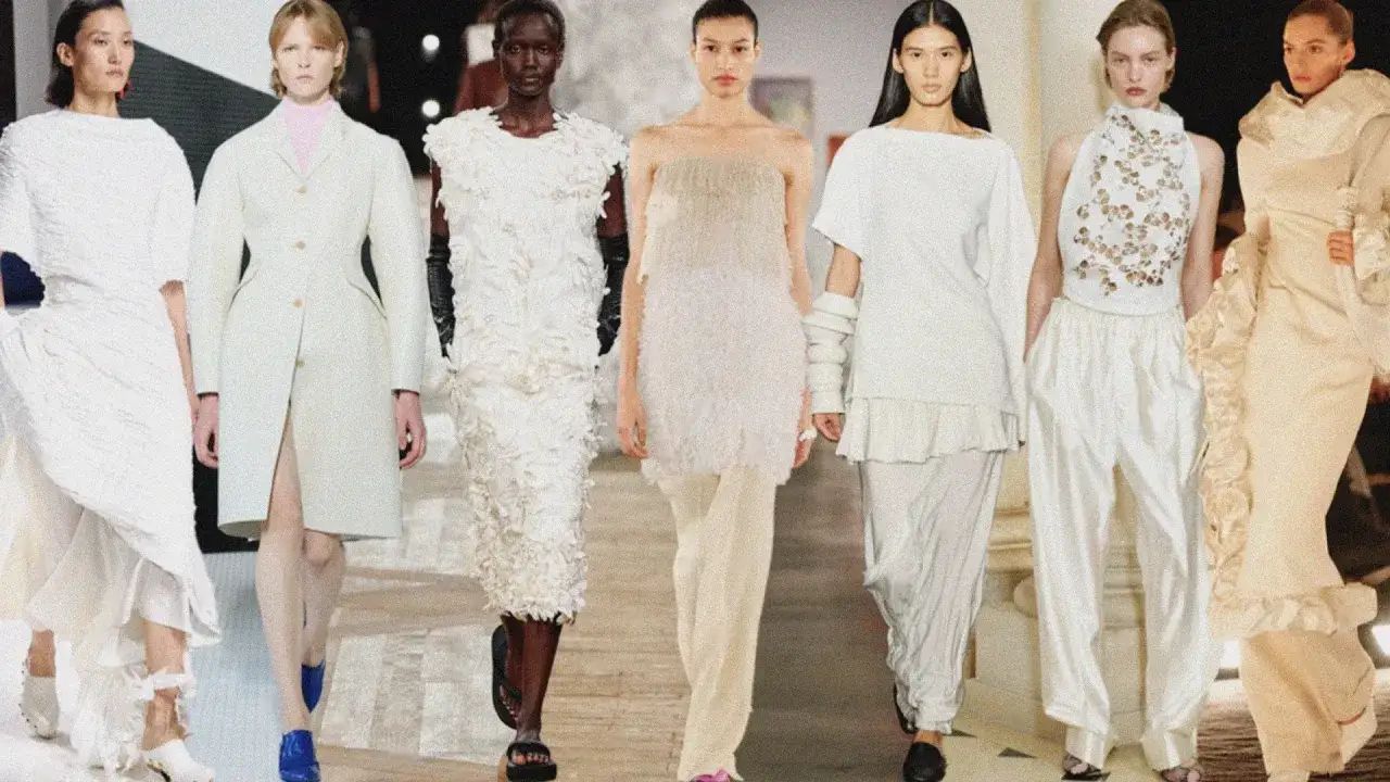 Models pr&auml;sentieren wei&szlig;e und cremefarbene Outfits, die an die Pantone Farbe des Jahres erinnern.