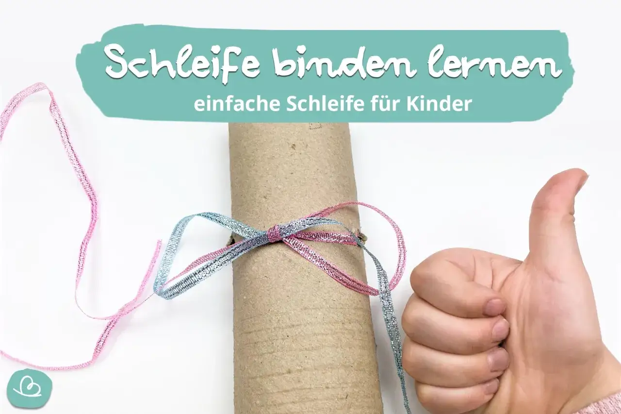 Daumen hoch f&uuml;r das Erlernen einer einfachen Schleife, perfekt f&uuml;r Kinder, die ihre ersten Dirndl Schleife-Knoten &uuml;ben.