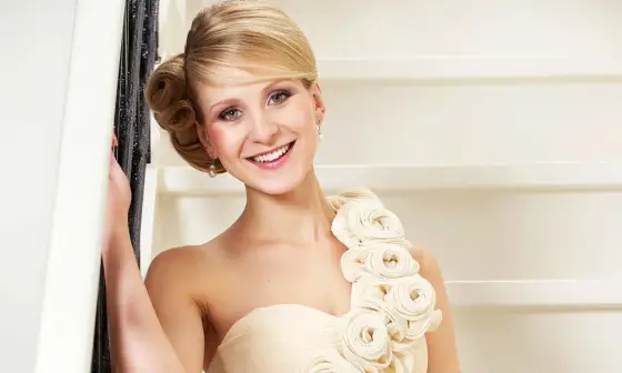 Ivory richtig stylen - Eleganz & Dresscode meistern